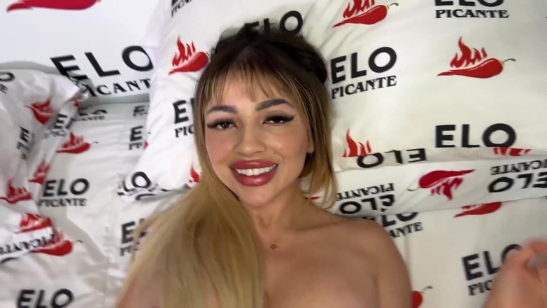 Gatita Veve: La tettona bionda latina gatita veve viene scopata da elo...