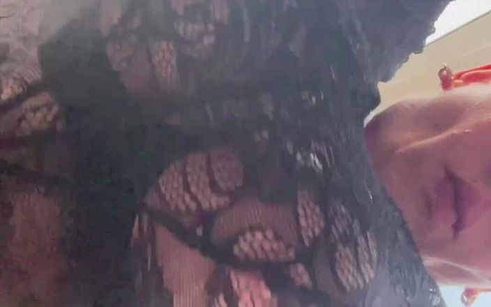 KarmenMilf: Mis pechos en un nuevo vestido