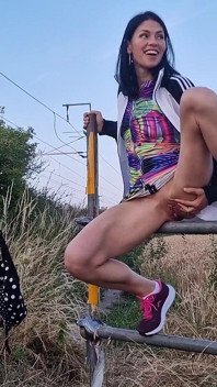 Outdoors nackt und pissen zusammenstellung nicky Brill