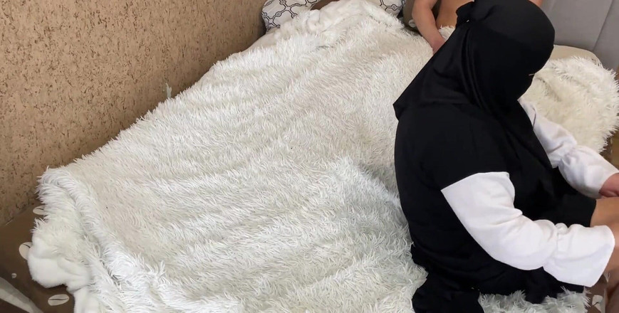 Lux Eva: Crot di celana ketat tante seksi arab