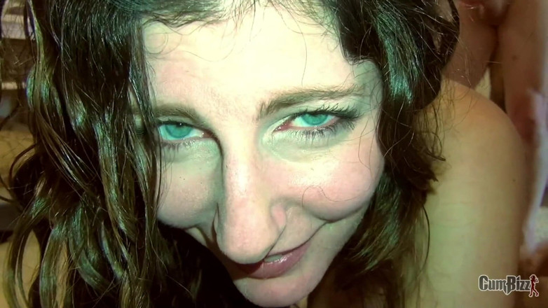Cumbizz: Tourist MILF creampie breeding tour