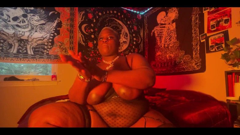Marley Moore Videos: Seksi succubus seni içine çekiyor