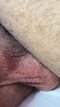 Petit humain essaie d’entrer dans mon anus