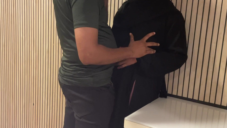 Hot Mumbai: Staande neukpartij met moslima Bhabhi-stiefzus