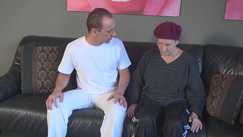 RetroLust: 私のドイツ人おばあちゃんのマンコをファックするように誘惑された