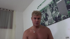 Immoral Live: Sienna Day závislá na orgasmu nutí šťastného chlapa, aby jí dal...