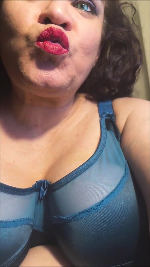 Haydee Rodriguez: Roter lippenstift in zeitlupe