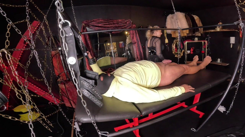 Queen_of_BDSM: Tôi sẽ đóng băng trứng vô dụng của bạn!