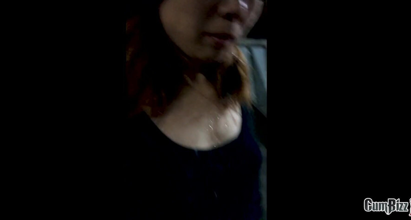 Cumbizz: Asian teen blowbang