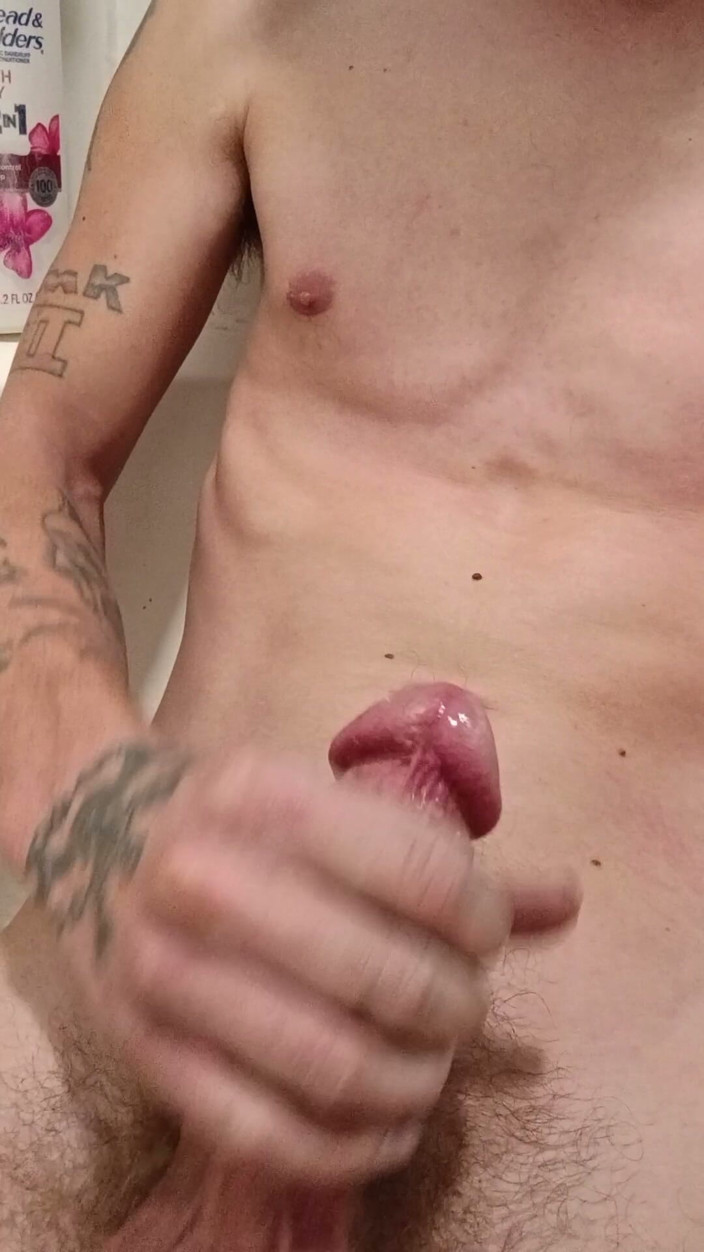 Hairy bc: Cumming in the Tub