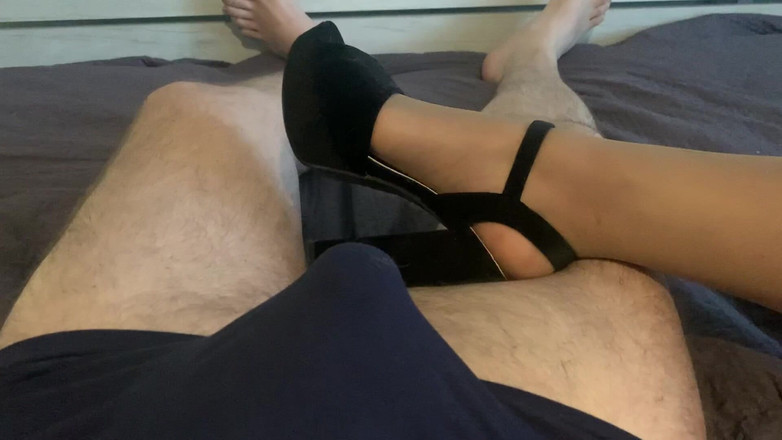 CoppiaCollant: 穿着轻连裤袜和高跟鞋的非常放荡和饥渴的熟女的口交