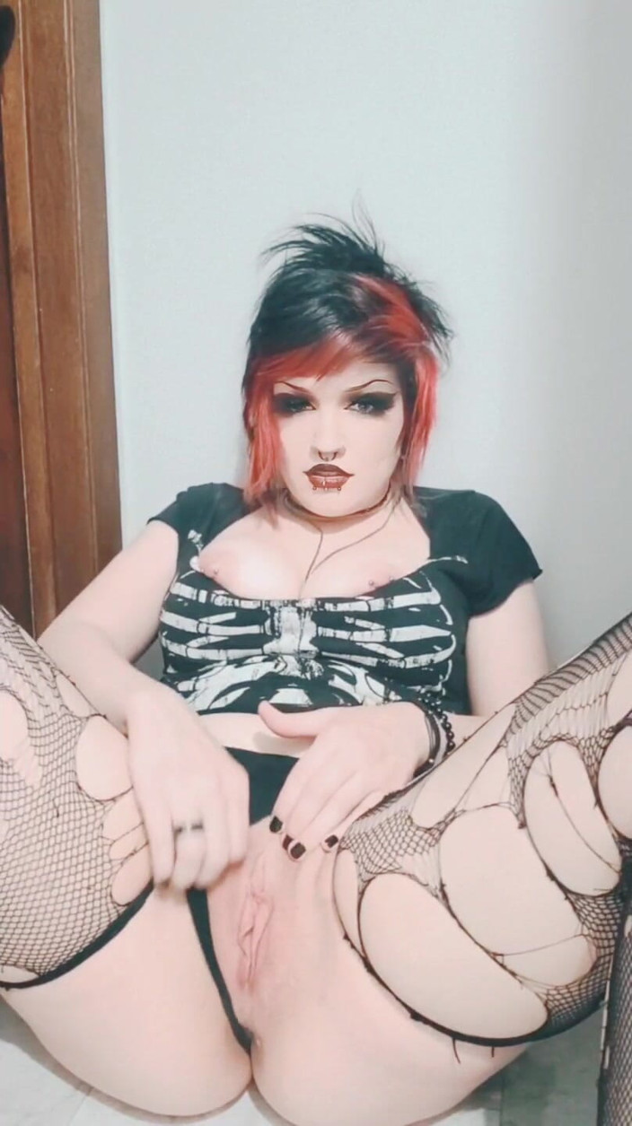 Oneleeter: Sneaky Little Goth Slut Secretly Masturbates in the Family Bathroom