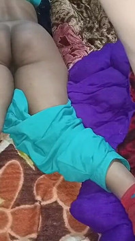 Marito tradisce con la moglie e sesso con la ragazza indiana
