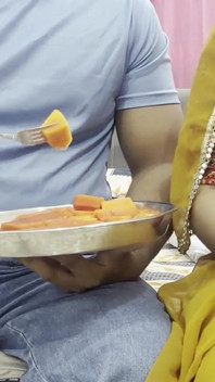 Desi bhabhi merawat devarnya dan disetubuhi dengan keras