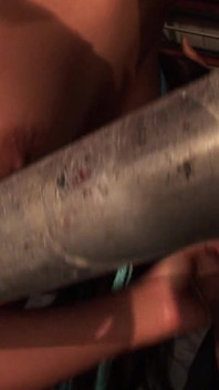Děvky ve scéně třídy - 4_booty prsatá brunetka šuká ve trojce uprostřed staviště