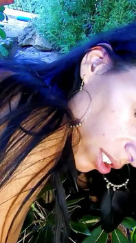 야외에서 훈련한 후 근육맨에게 애널 따먹히는 라틴계 십대 Bettina Kok