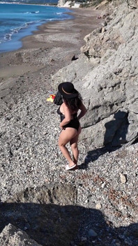 MILF är chockad! Hon var tvungen att suga och knullar på stranden!