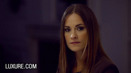 Luxure: Mina Sauvage akşam yemeği sırasında gizli yalama ve sakso