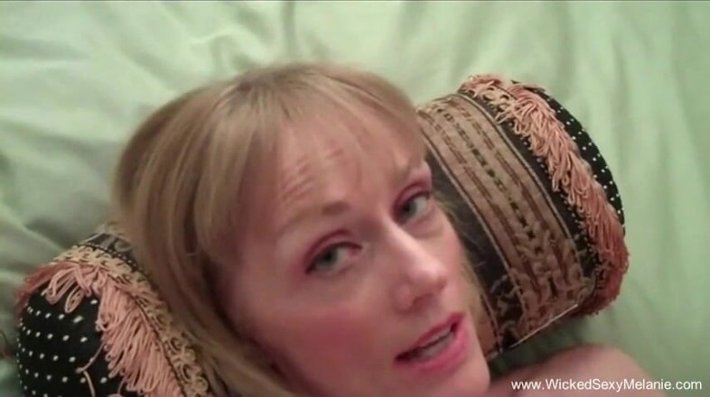 Wicked Sexy Melanie: Blonde oudere dame zuigt grote wang leeg