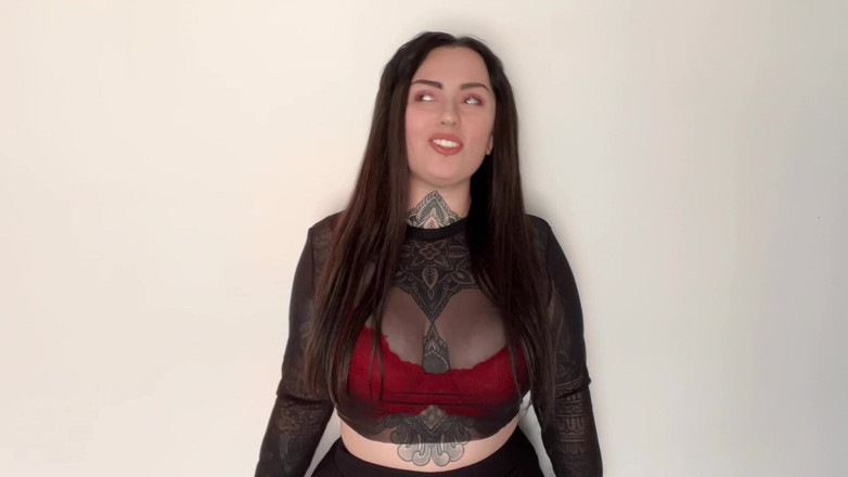 Miss Valentina: Üvey annenin küçük döl içeni