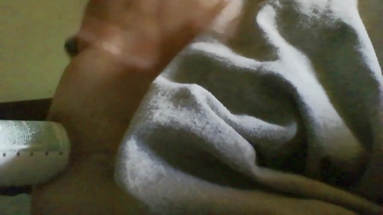 Culopeke: Young man pleasures himself in his bed