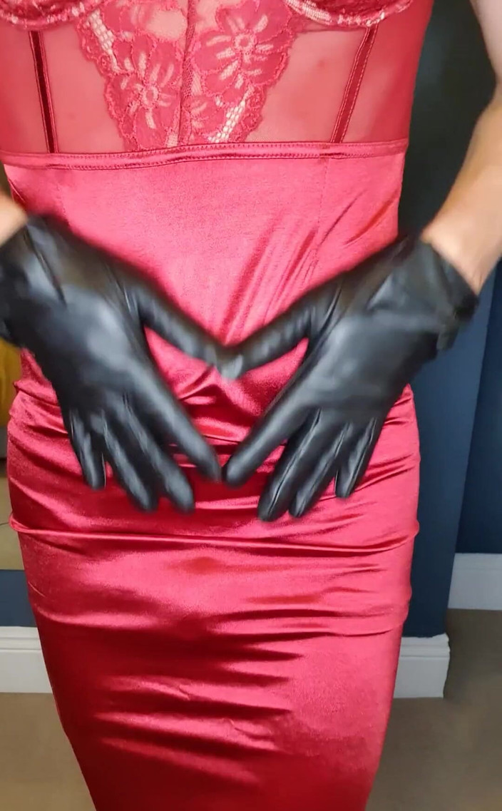 JessicaXD: このドレスに恋をして、ランジェリーに身を包んでドレスアップするのが待ちきれません