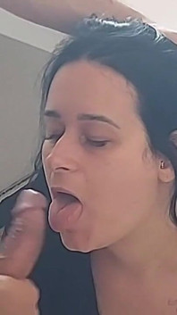 La belle-fille voulait quelque chose de plus pour le petit-déjeuner, alors je lui ai donné des saucisses au Pepperoni