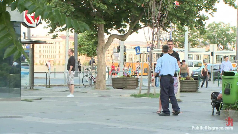 Public Disgrace by Kink: Sandra Romain is terug in actie en domineert een nietsvermoedende...