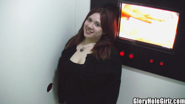 Glory Hole Girlz: Lil fat titty latina chó cái thổi boners trong gloryhole...