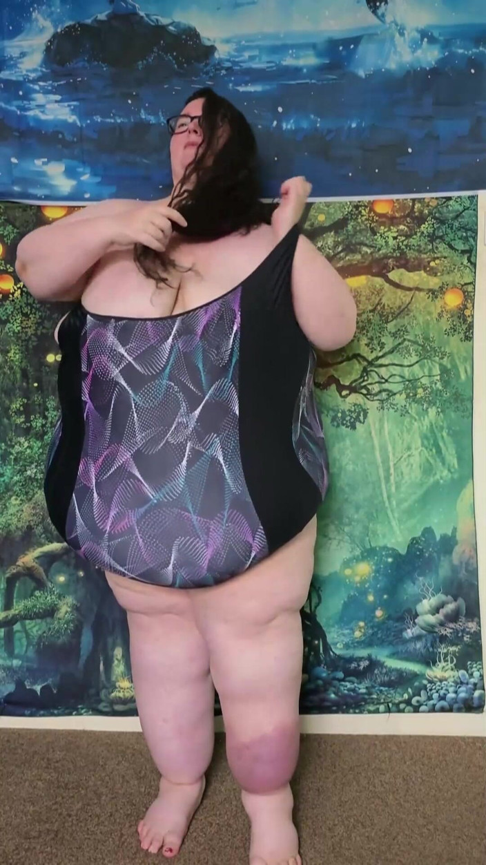 SSBBWLadyBrads: Culona diosa gorda prueba ropa de baño