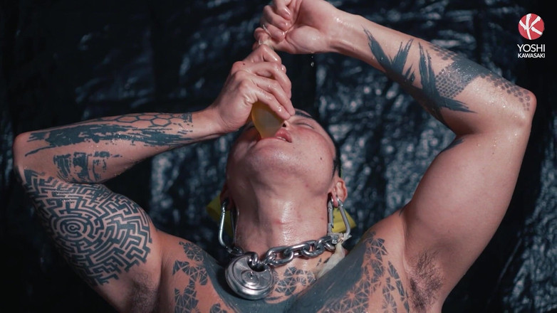 Yoshi Kawasaki XXX: Yoshi Kawasaki anhela líquido corporal caliente