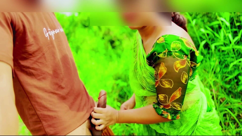 Fuckkkker: Awek desi padosi yang cantik berkongkek di dalam hutan dengan...