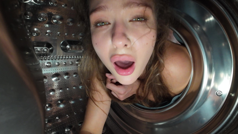 Alexa Poshspicy: POV: Nevlastní sestra uvízla v pračce. Vložil jsem jí ho...