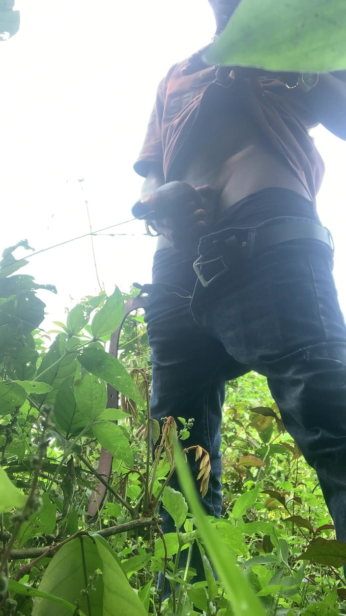 Dickass3x: Crot buru-buru setelah jalan-jalan di hutan