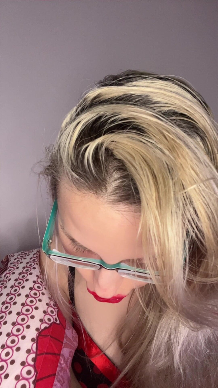 FinDom Goaldigger: История почему я не ношу свою новую толстую большую eyeglasses.MP4