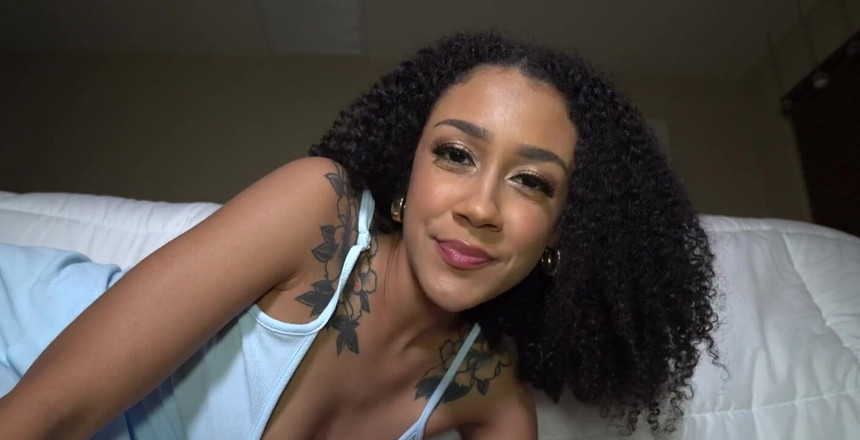Ariana Aimes: I Let My Fuck Machine Ram My Pussy Under My...