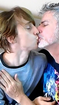 Hot Gay Kissing with Elis