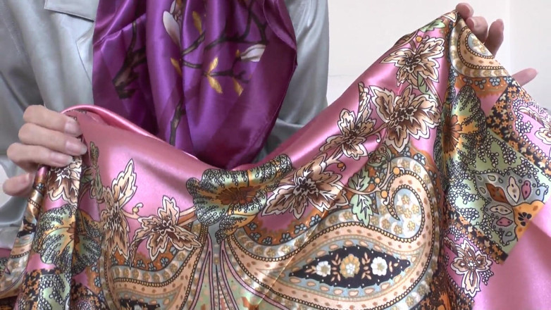 Lady Victoria Valente: Stepaunt's New Satin Scarves Turn You on! Lady Victoria Valente