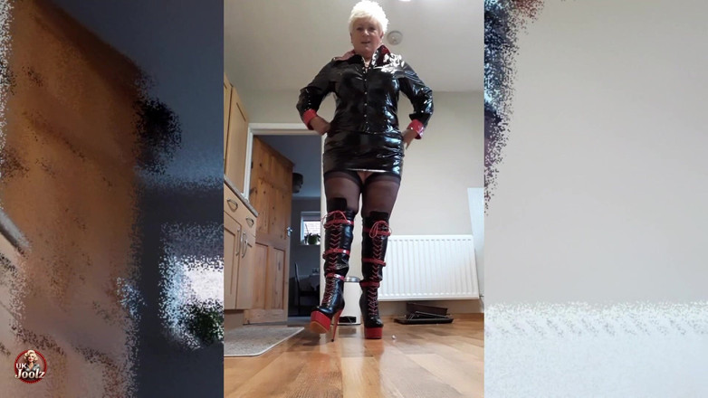 Uk Joolz: Pussy in Boots