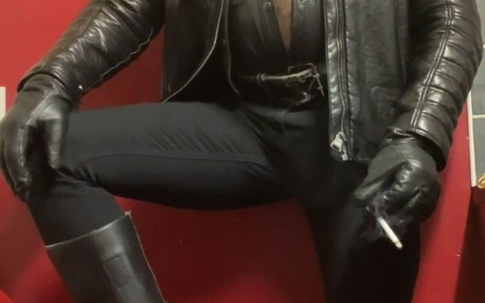 Black Muscle Stepdad: Мастурбация С Задымлением И Убором