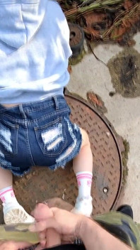 Outdoor Blowjob for Jeans Fan! Tranny Ass Full with Cum and Everyone Can See It!