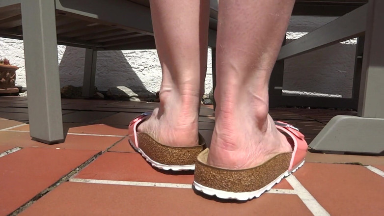 Lady Victoria Valente: Shoeplay på trädgårdsterrassen - protes birkis del 3