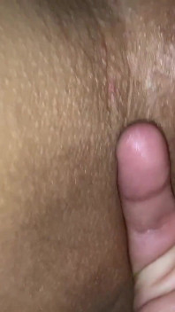 Hij Geeft Me Een Borstmassage En Wrijft Over Me Tot Ik Klaarkom.