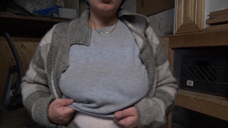 Stepmom Susan: Seorang awek di Marseille membenarkan pelanggannya memancut ke dalam mulutnya