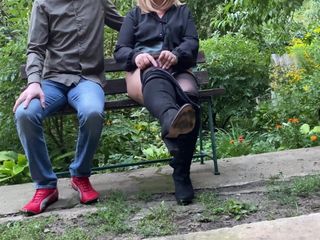 OurFetishLife: Un beau-fils pervers regarde sa belle-mère se masturber dans un...