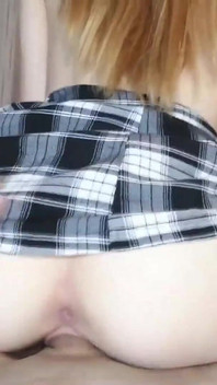 Vykouřela a dostala ptáka v těsné kundičce