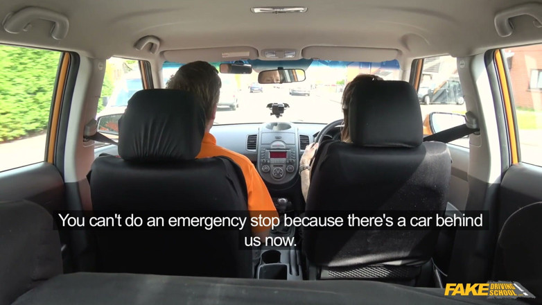 Fake Driving School: Fake driving college - schmutziger creampie und tiefe kehle blowjob-action