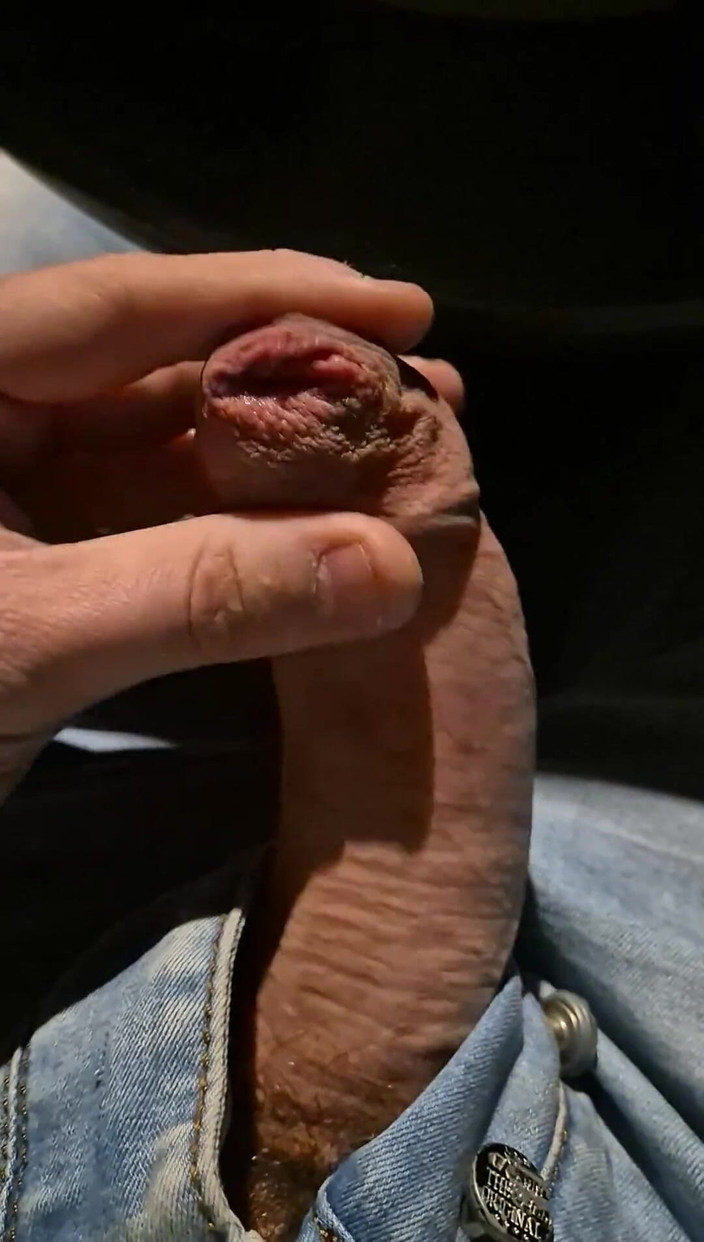 GloomyChase977: Scurgeri de spermă de la prepuțul meu strâmt