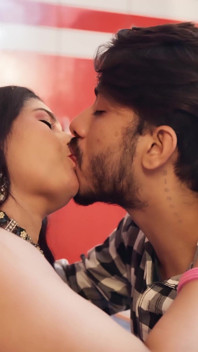 Gelin kız arkadaşımı ilk kez otel odasında sikiyorum desi Hintçe porno videoları 4k