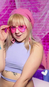 ¡Déjame contarte a orinar! ¡Esta Barbie es una zorra tan meada!